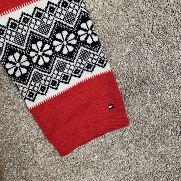 Tommy Hilfiger Vneck Lightweight Sweater Red Snowflake Winter‎ Womens? Large - Picture 3 of 6